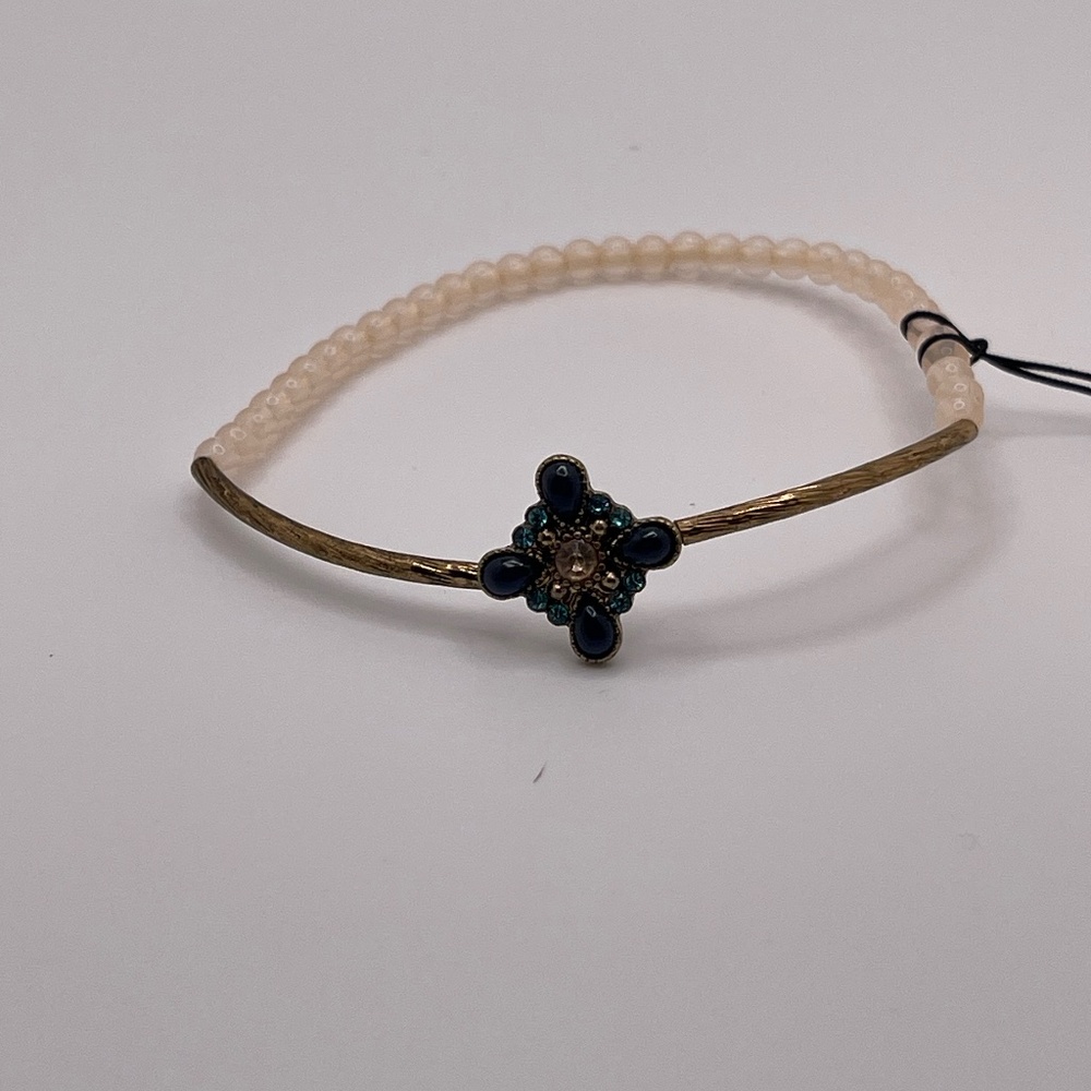 Stony Stretchy  Fashion Bracelet with Blue Studded Flower. Brand New with Tag